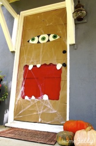 Halloween-Door-Monster-Decorating-Ideas-with-pumpkin